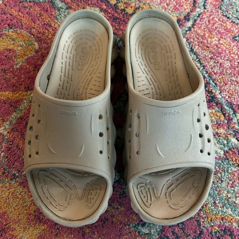 CROCS | Unisex Tan ‘Tumbleweed’ Echo Slide Shoes Mens size 8 Women’s Size 10